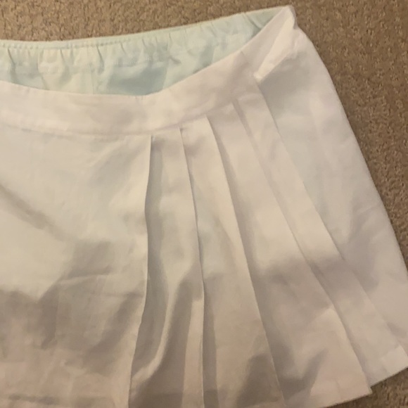 Gap Fit Tennis Skirt (M) in White - Picture 2 of 3